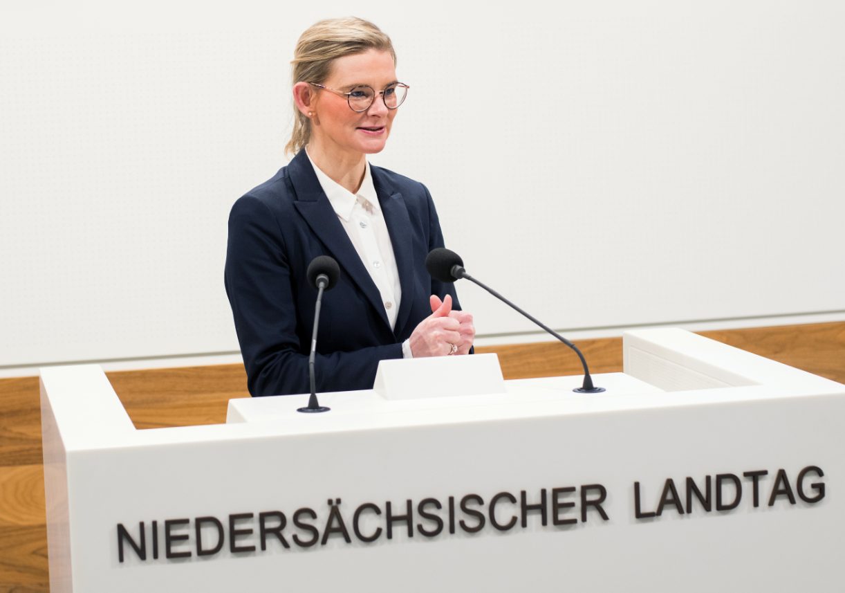 Lara-Evers_Rede-im-Landtag_2_Franz-Schepers_komp